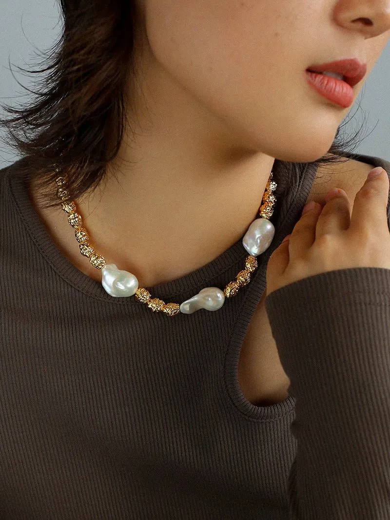 Fashionable Metallic Baroque Pearl Necklaces A Style