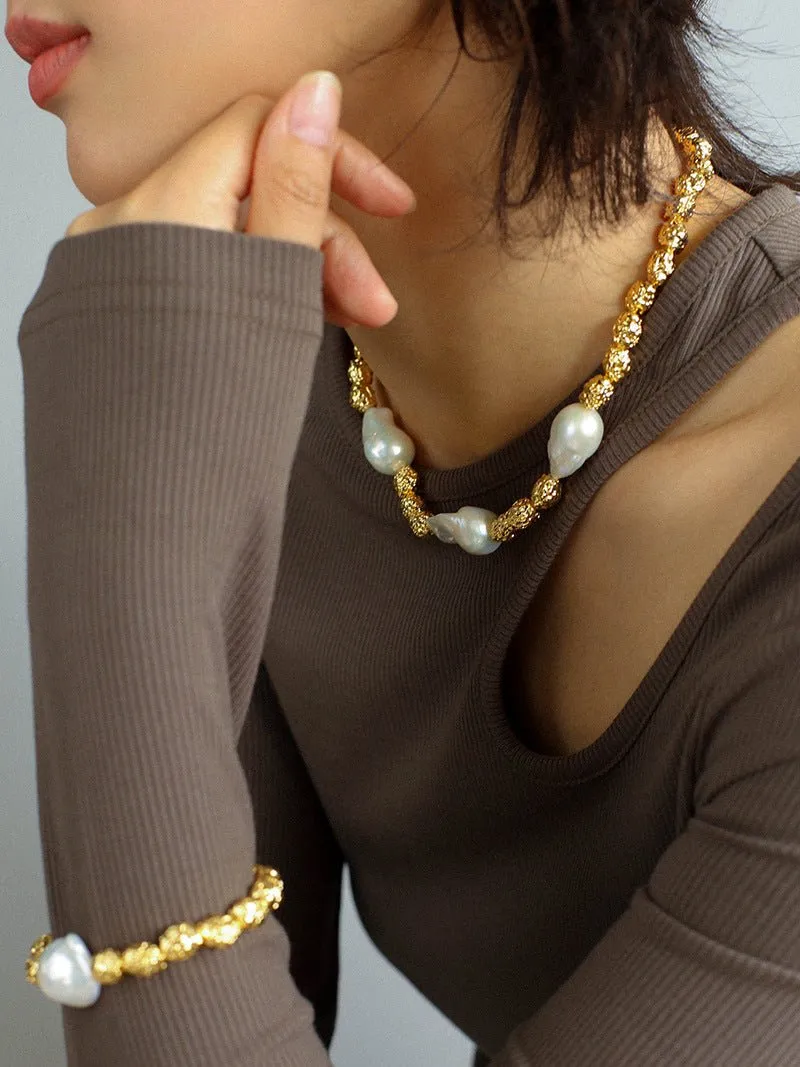 Fashionable Metallic Baroque Pearl Necklaces A Style