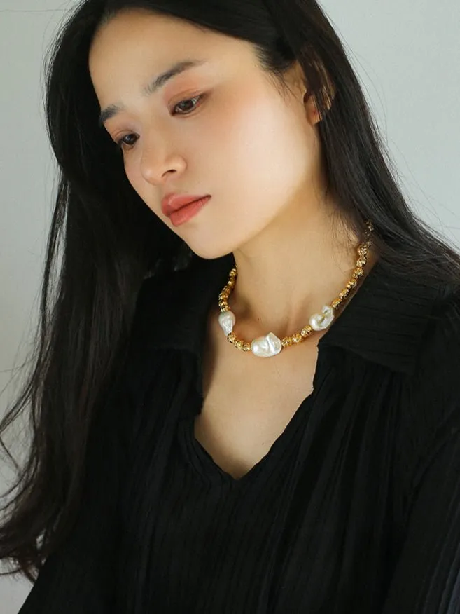 Fashionable Metallic Baroque Pearl Necklaces A Style