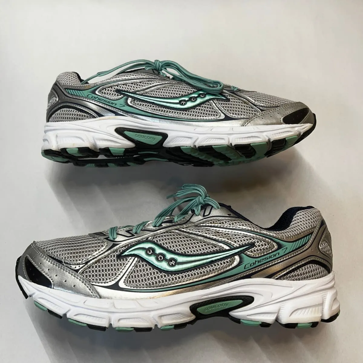 SAUCONY Women's Grid Cohesion 7 -Silver/Navy/Green- Running Shoe Size 12M Preowned