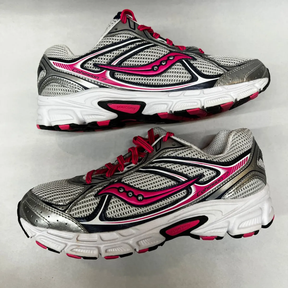 Women's Saucony •Cohesion 7• Running Shoe Silver/Pink 8 Wide - Preowned